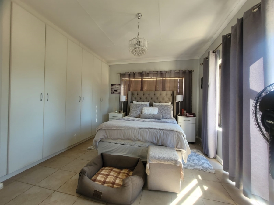 To Let 3 Bedroom Property for Rent in Paradise Beach Eastern Cape